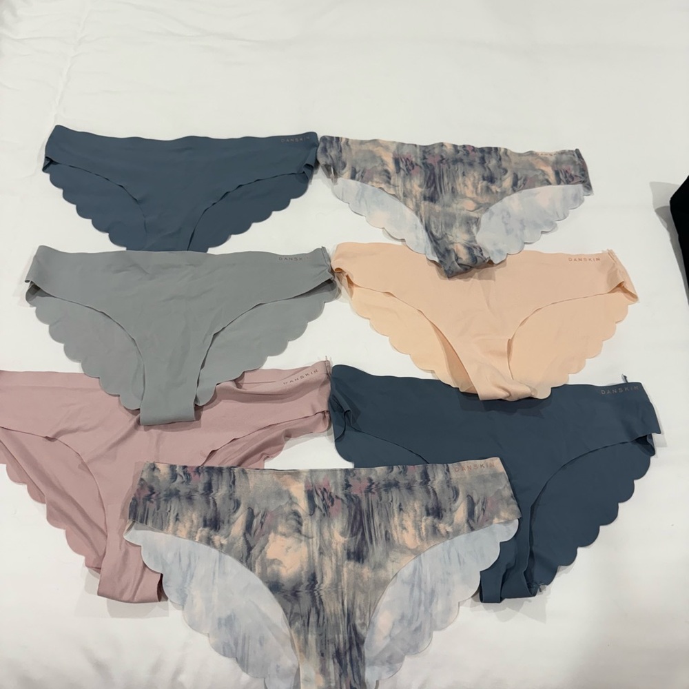 Danskin - Lot of 7 Seamless Scalloped Edge Bikini Briefs - Mixed Colors Size L